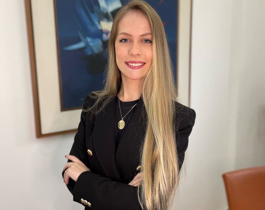 Lavínia Sommerlatte de Campos, Advogada.