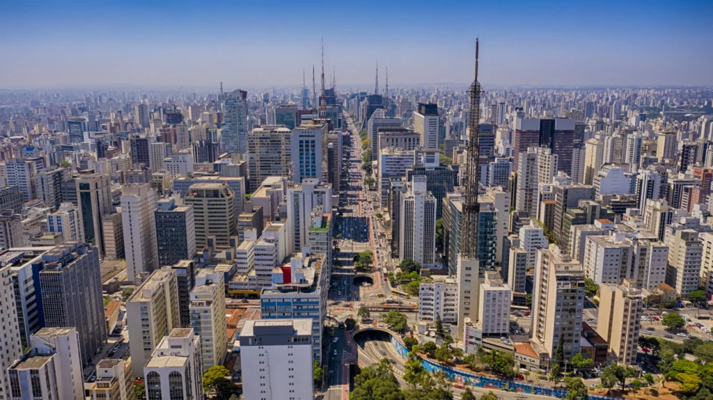 Imagem da vista aérea da Avenia Paulista, em São Paulo, para ilustrar matéria sobre o metro quadrado mais caro do Brasil